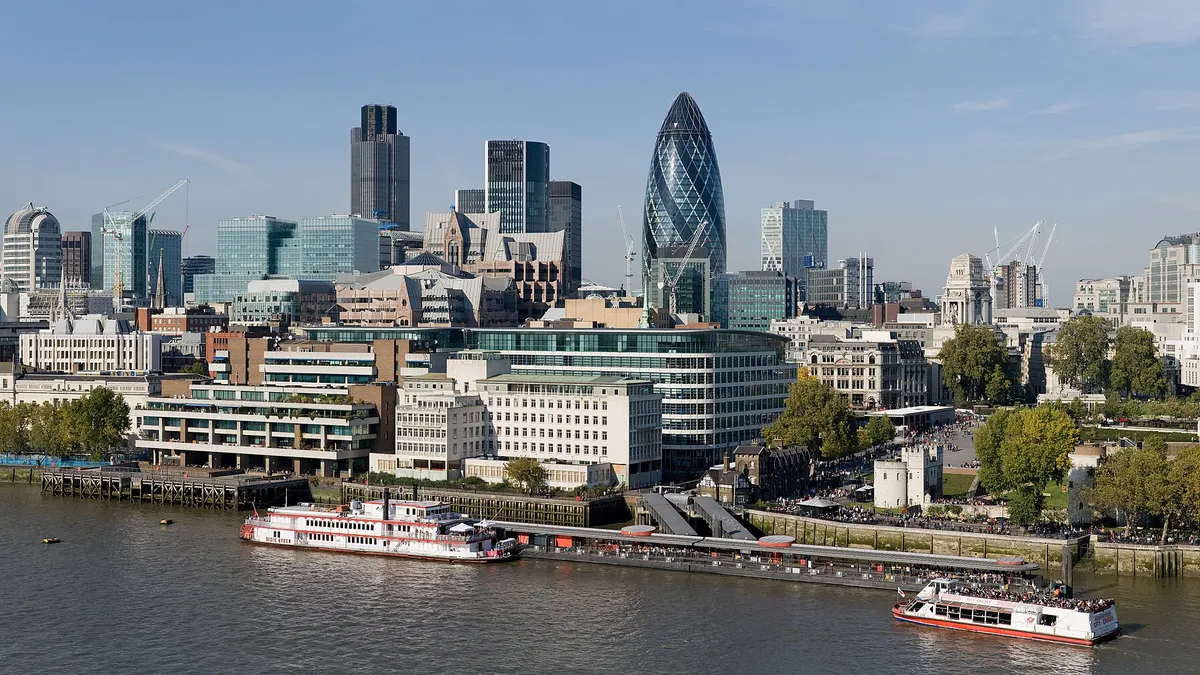 Live and Work in London in 2027: Jobs, Salaries, Rent and Real Costs